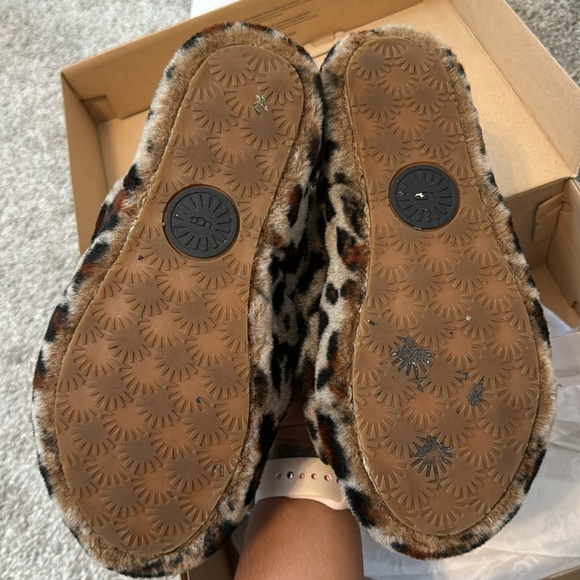 Ugg leopard print fluff yeah slide - Picture 2 of 4